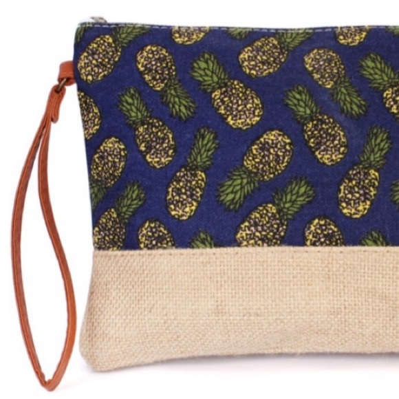 RIAH fashion pineapple wrist clutch. - Picture 3 of 5